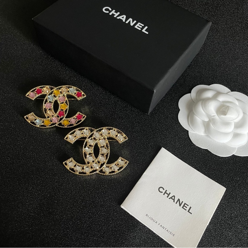 Chanel CC Logo Multicolor Star Crystal Brooch - 100% Authentic - Picture 6 of 8